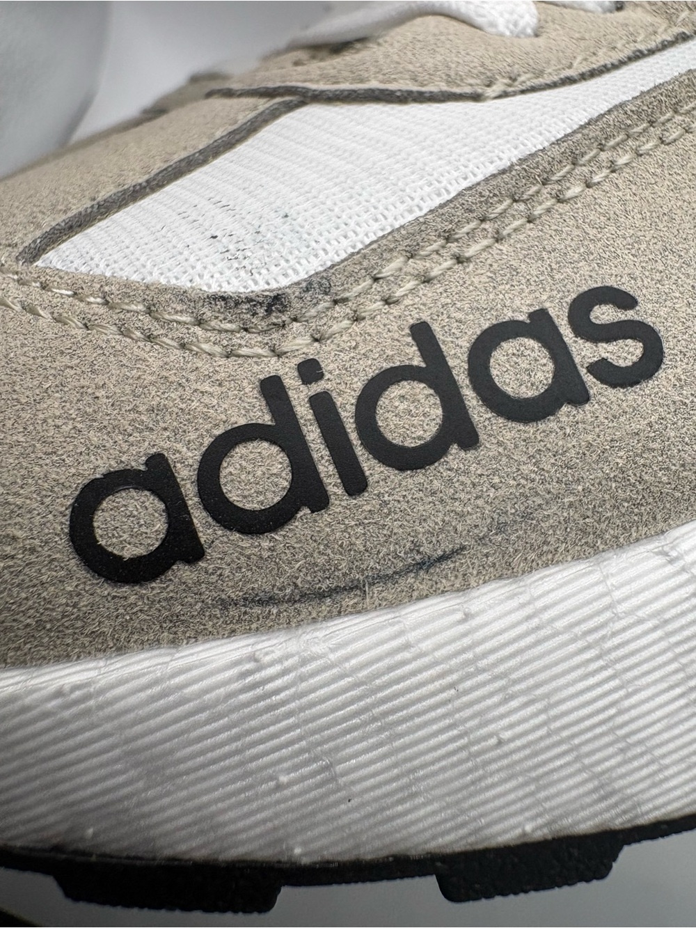 Adidas Men’s Size 7 Beige White Black Sneakers Like New - Picture 16 of 16